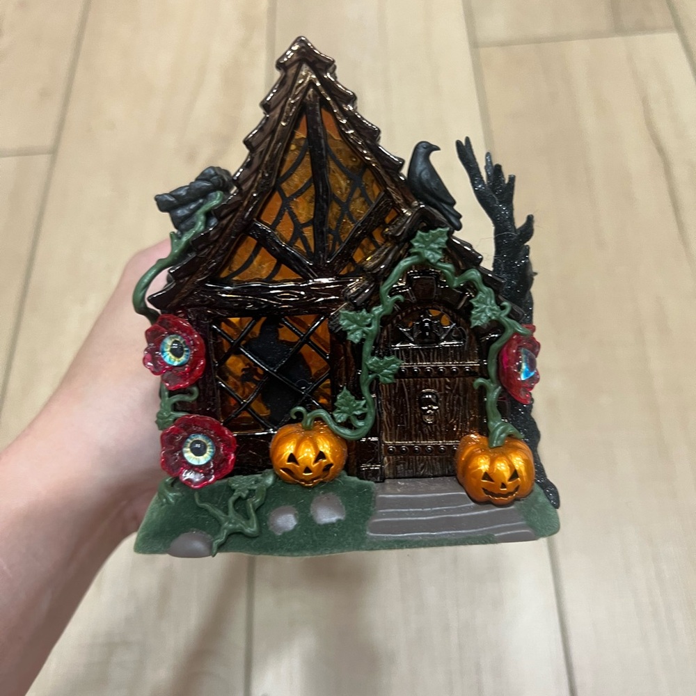Bath & Body Works Witches Cottage Projector Wallflower Plug-In – 2022 Halloween